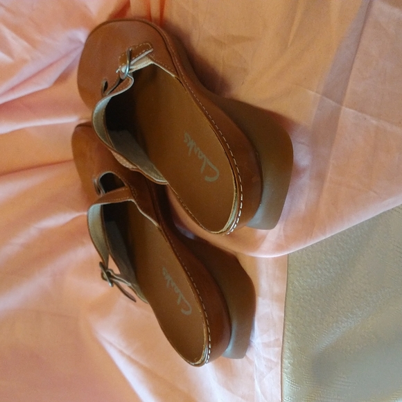 Clark's clog style tan shoes Sz 6.5 - Picture 4 of 5